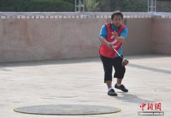 “云岭石榴红”陀螺赛云南新平启幕 3省83支队参赛