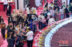 25吨巨型火锅亮相第114届全国糖酒会